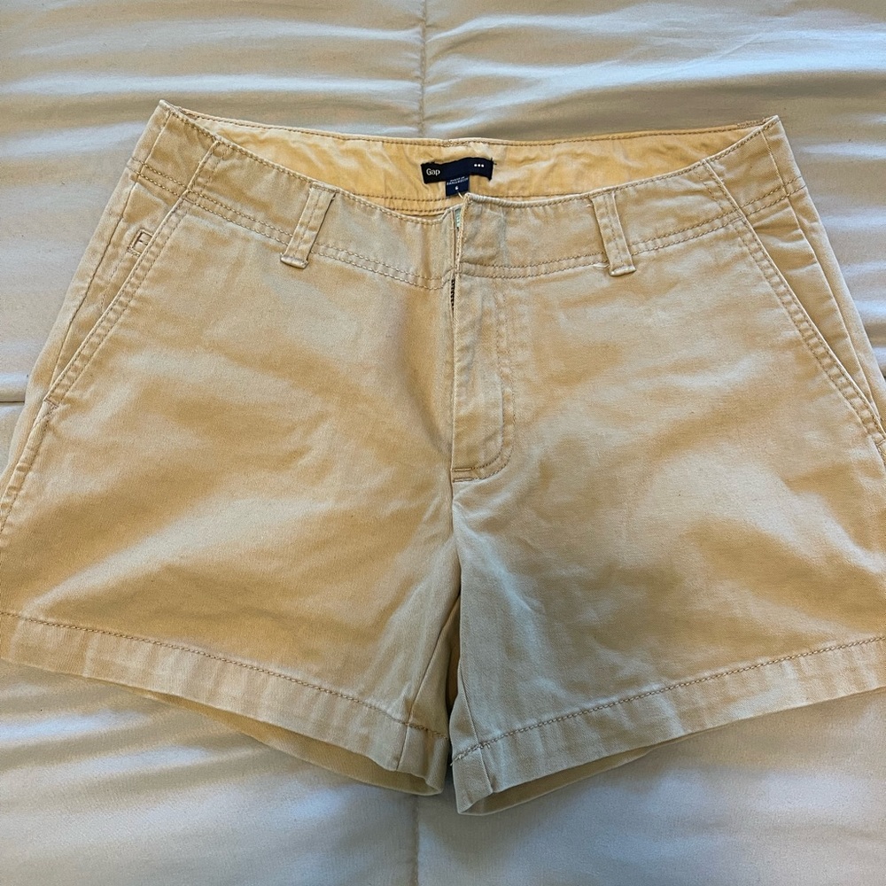 GAP - Size 6 - khaki shorts